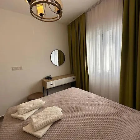 1+1 Melis Alsancak Apartment Karavas  Exterior photo