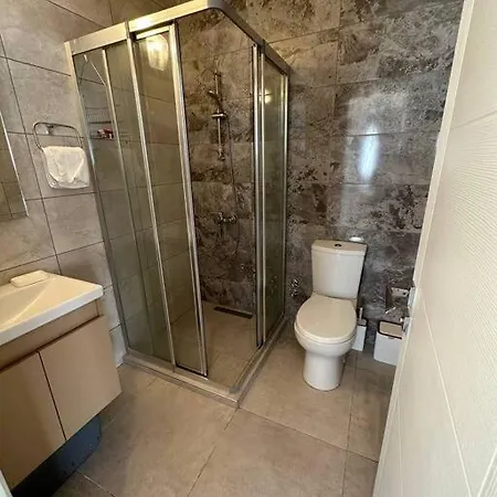 1+1 Melis Alsancak Apartment Karavas  Exterior photo